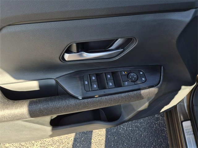 Used 2025 Nissan Kicks SV w/ Illumination Package image 8