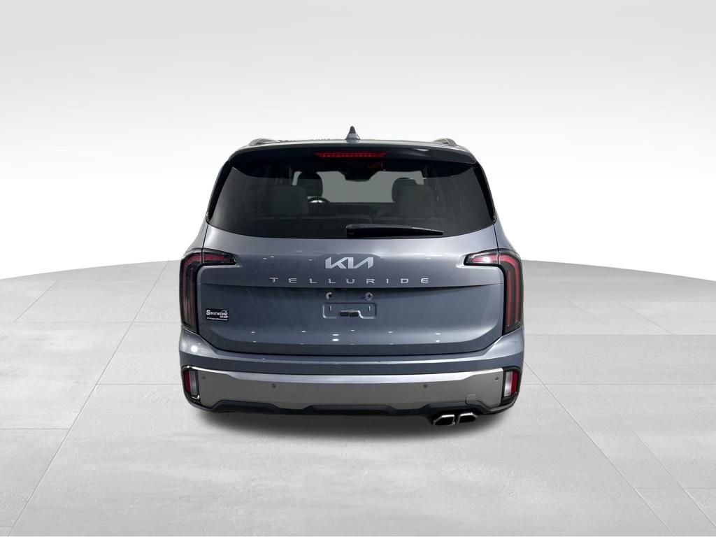 Used 2023 Kia Telluride EX w/ EX Captain's Chair Package image 4