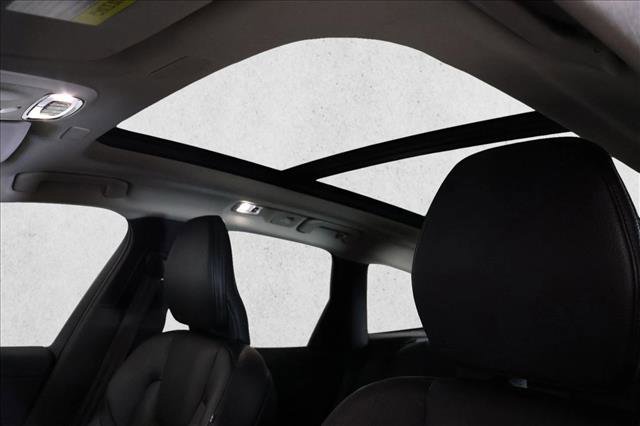 Used 2019 Volvo XC60 T6 Momentum w/ Multimedia Package image 18