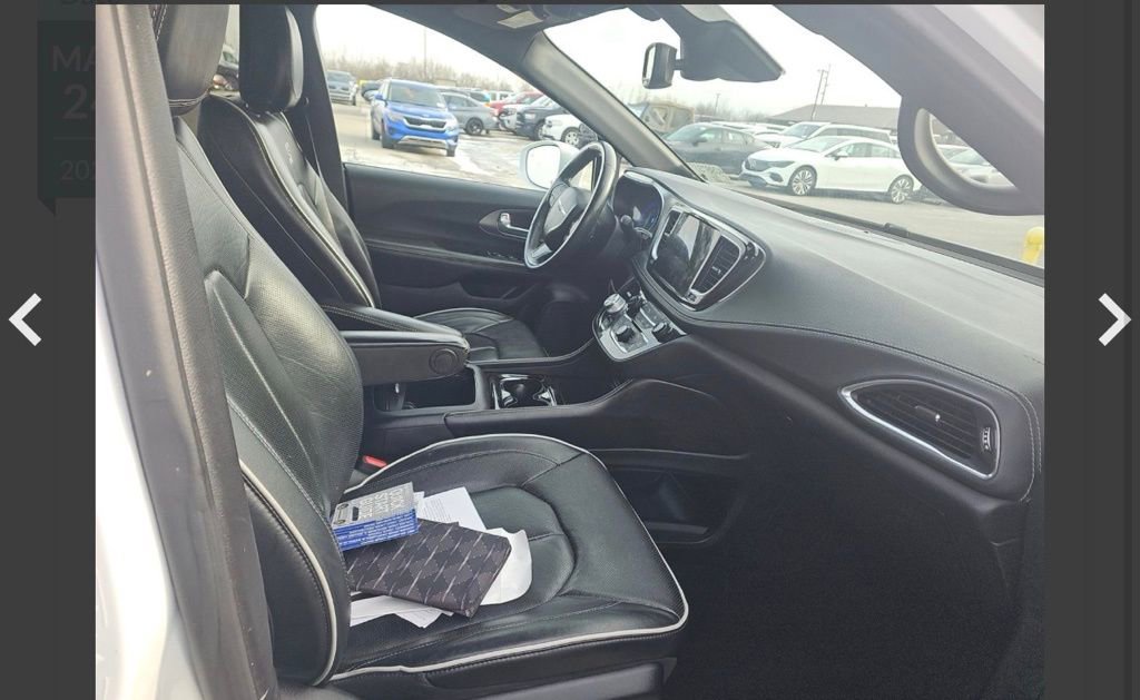 Used 2021 Chrysler Pacifica Limited w/ S Appearance Package image 9