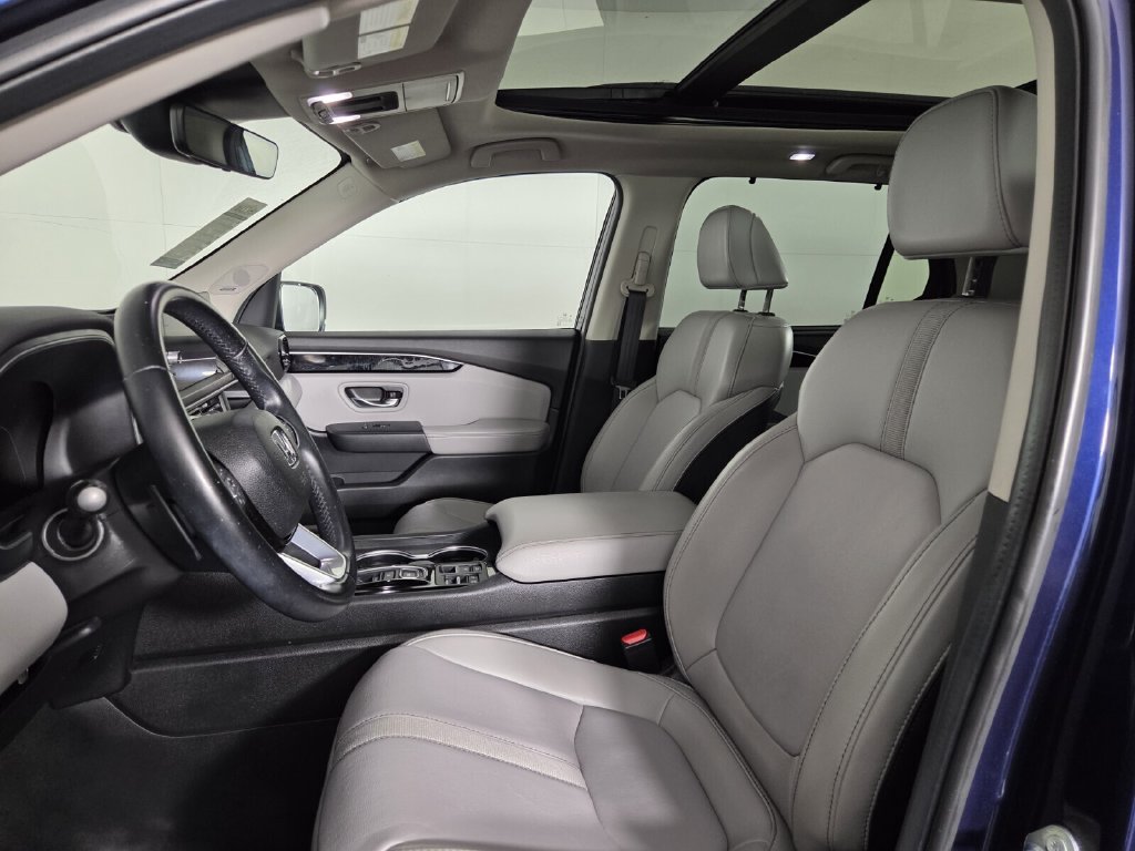 Used 2025 Honda Pilot Touring image 9