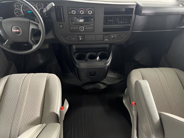 Used 2015 GMC Savana 2500 image 2