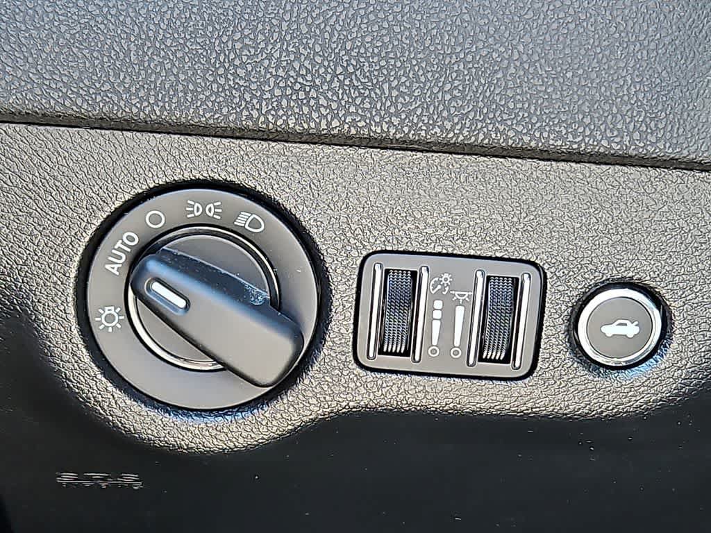 Used 2023 Dodge Charger R/T w/ Harman/Kardon Audio Group RWD image 21