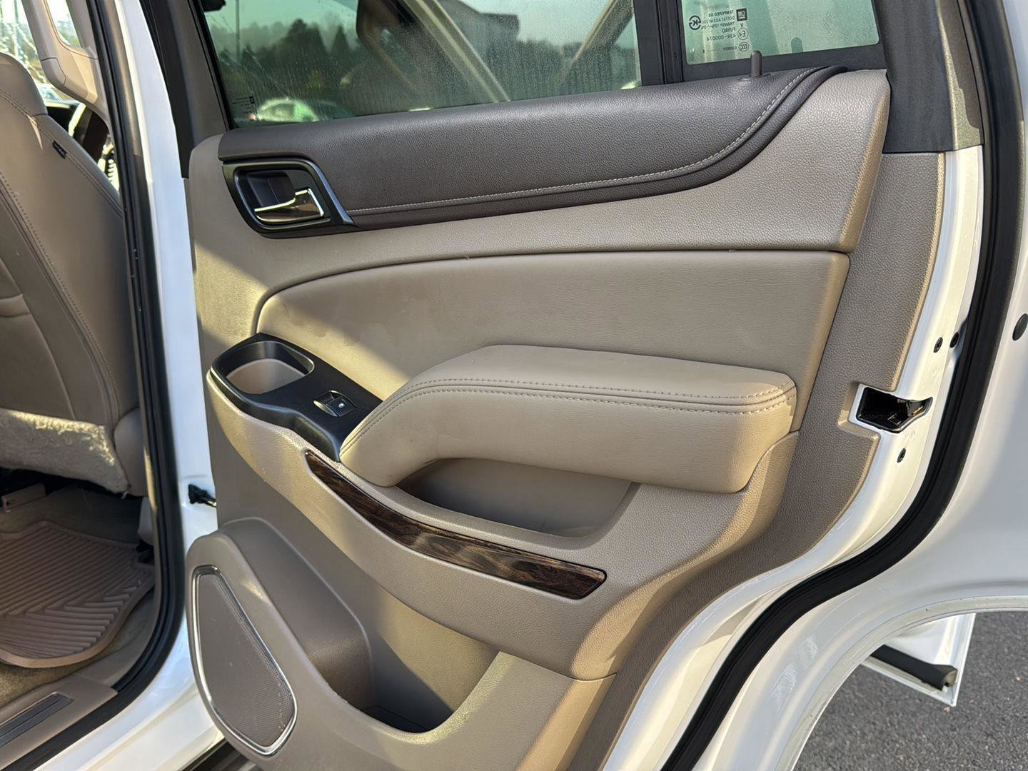 Used 2018 GMC Yukon SLT w/ Premium Edition image 13