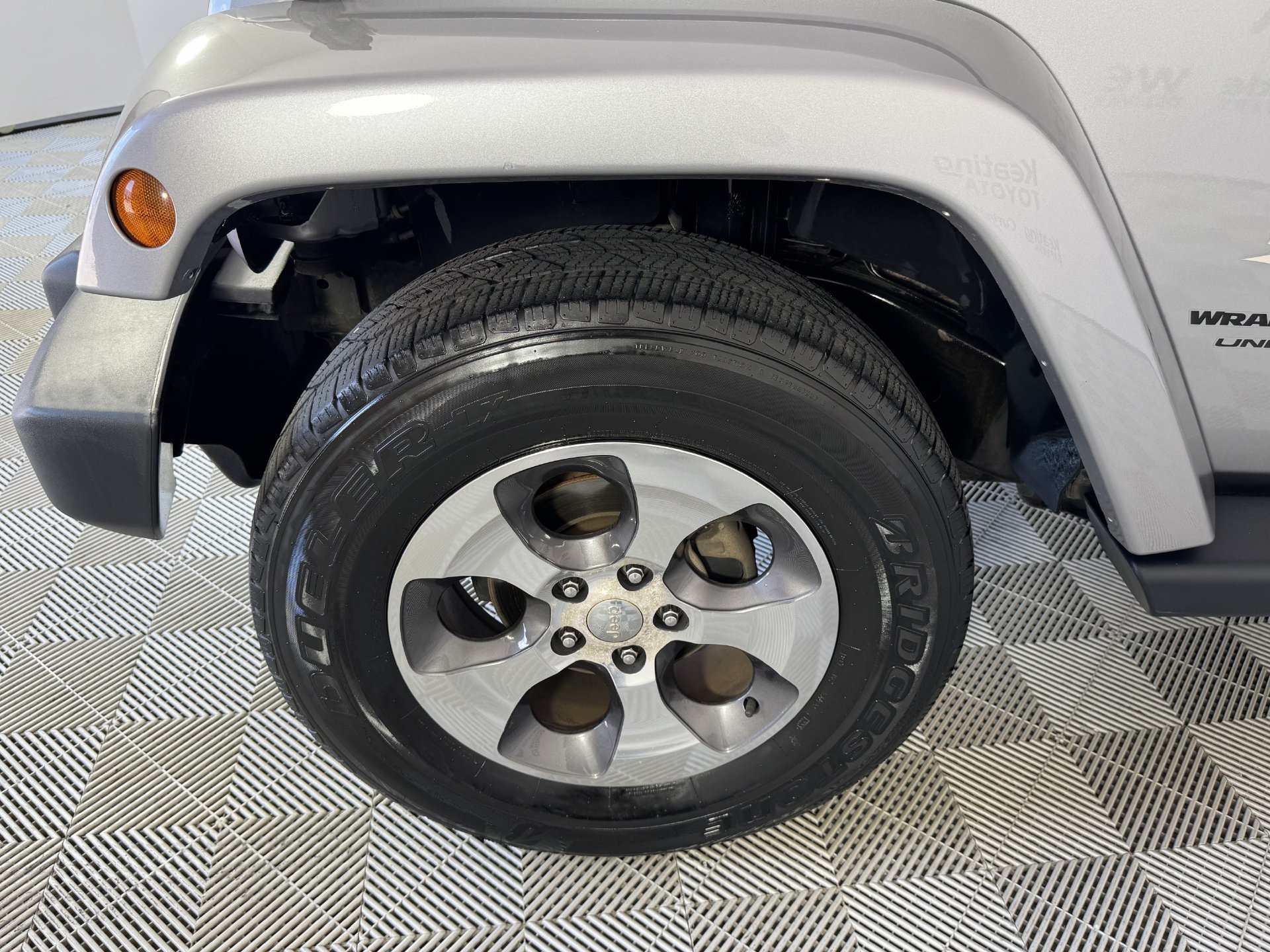 Used 2018 Jeep Wrangler Unlimited Sahara AWD/4WD image 29