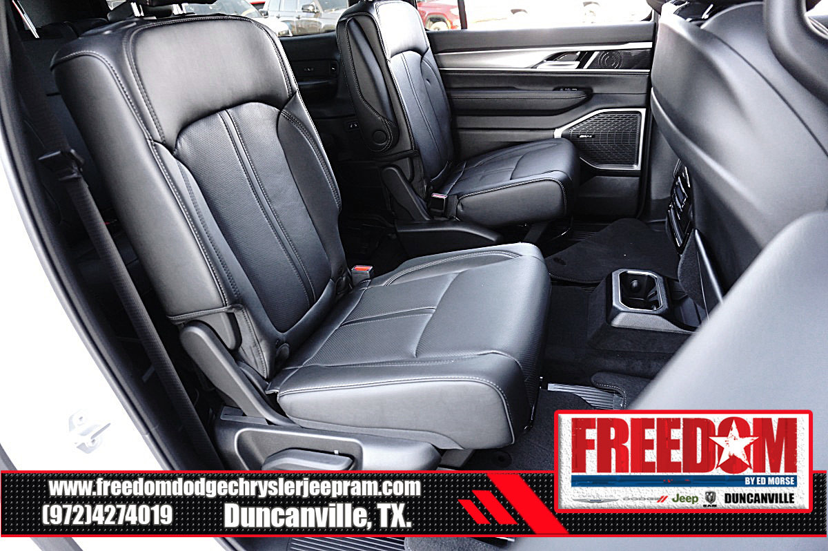 New 2025 Jeep Wagoneer L Series II w/ Premium Group I image 17