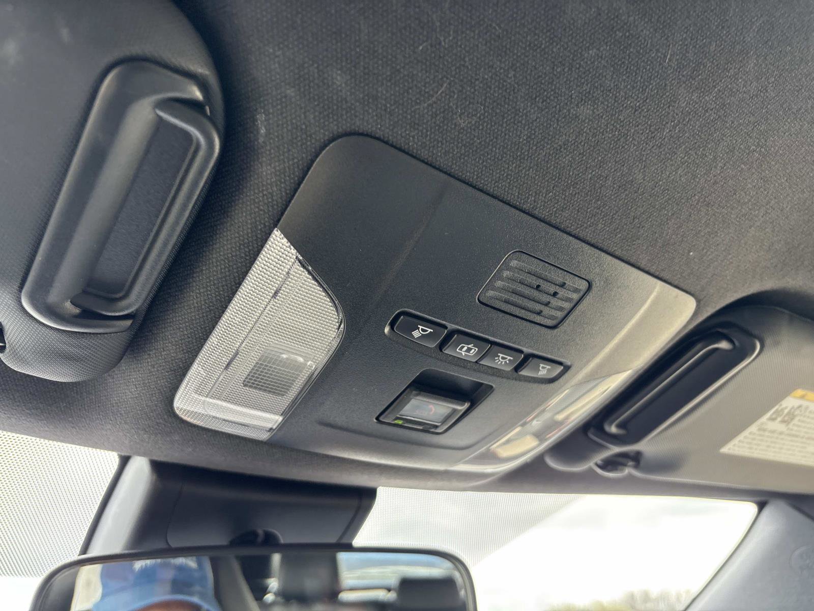 Used 2020 Toyota Corolla XSE image 26