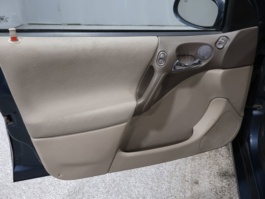 Used 2004 Saturn L-Series L300 image 12