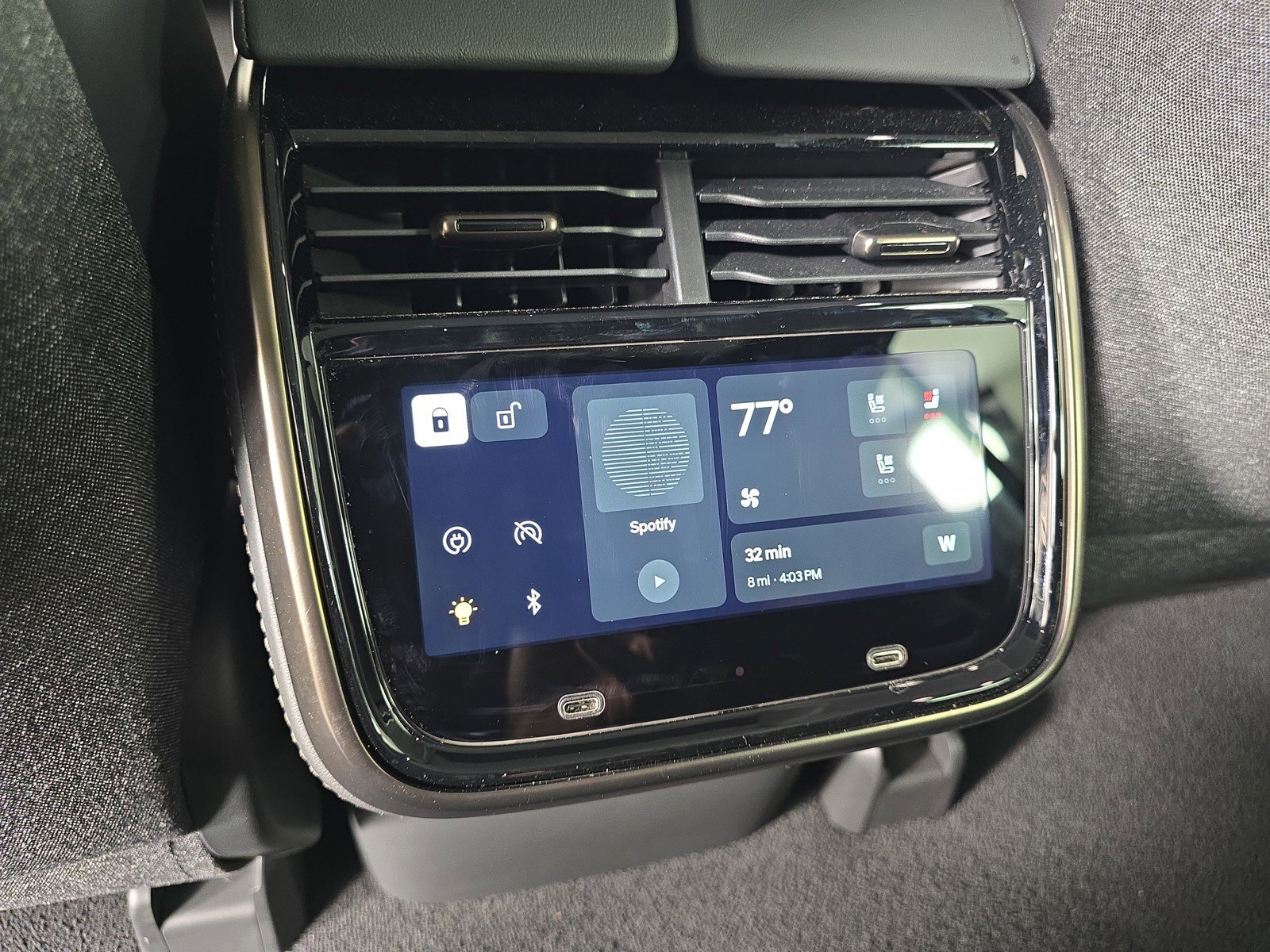 Used 2025 Rivian R1S Premium image 30