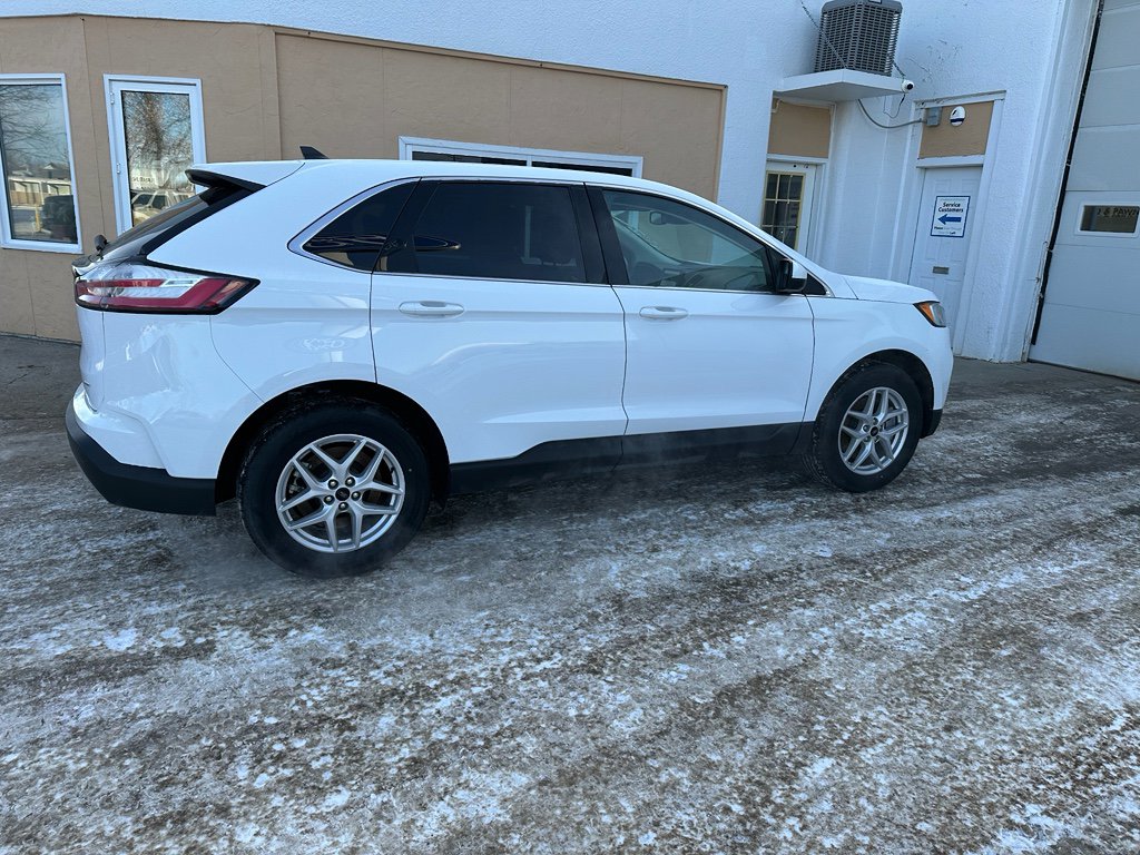 Used 2023 Ford Edge SEL image 4