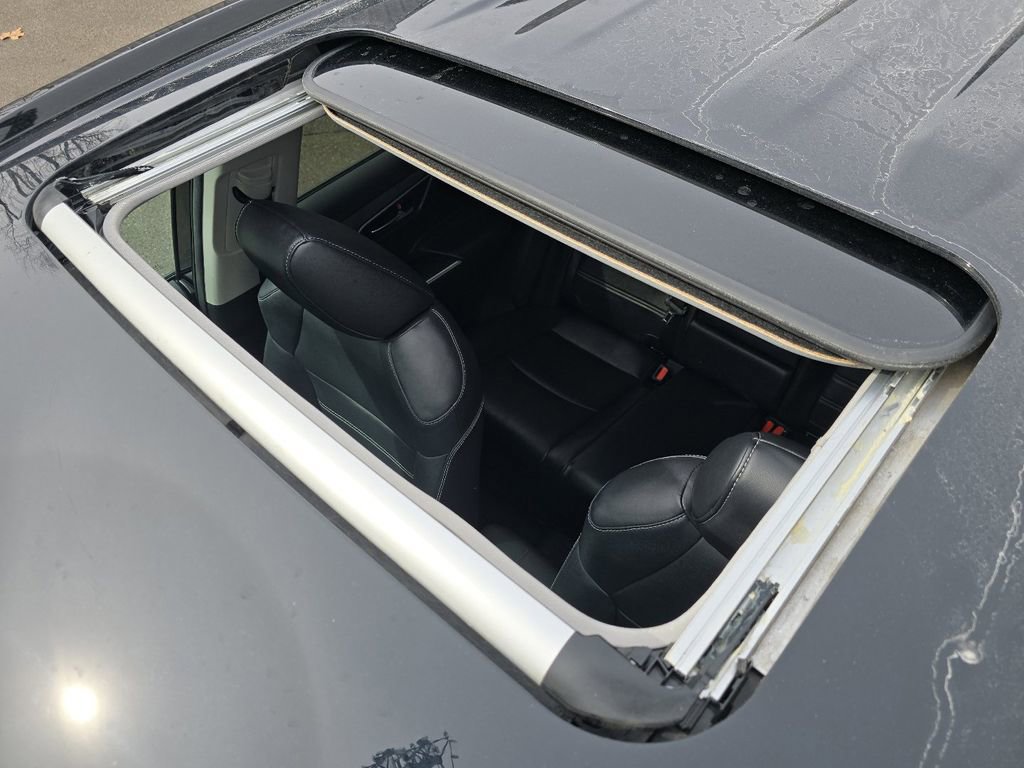 Used 2020 Toyota RAV4 XLE Premium image 3