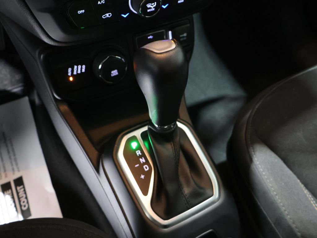 Used 2023 Jeep Renegade Latitude AWD/4WD image 36