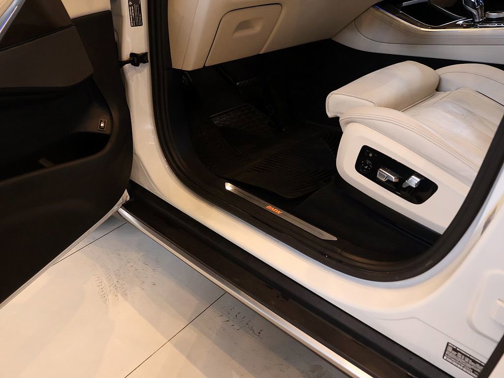 Used 2023 BMW X5 xDrive45e w/ Executive Package image 25