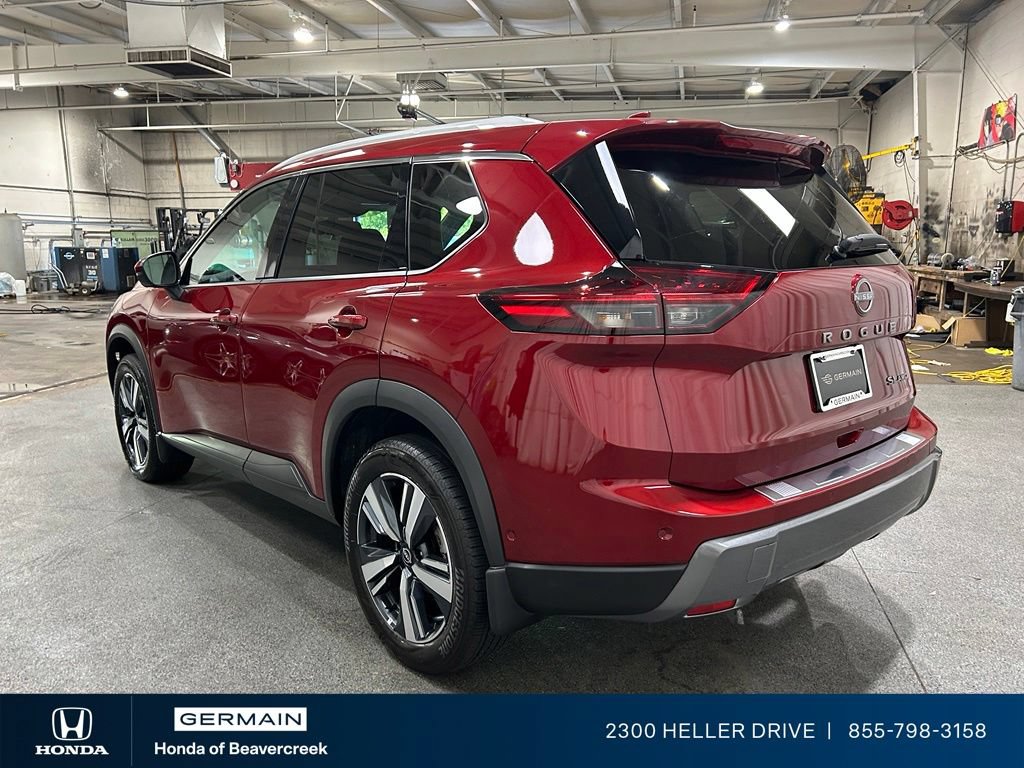 Used 2025 Nissan Rogue SL AWD/4WD image 6