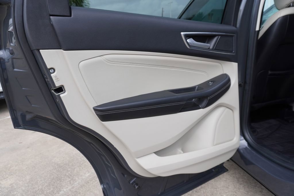 Used 2021 Ford Edge Titanium image 21