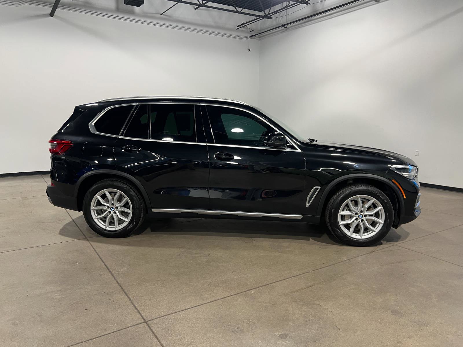 Used 2020 BMW X5 xDrive40i w/ Premium Package image 2