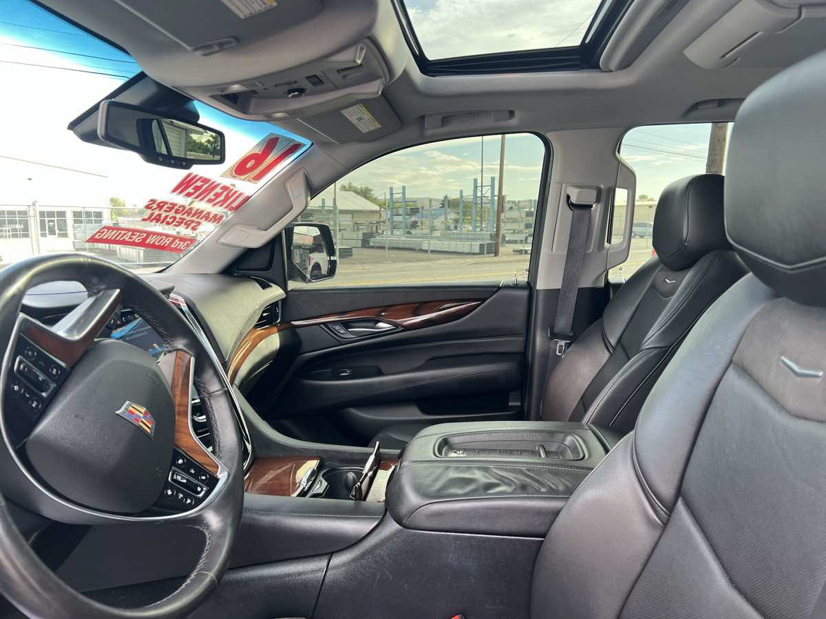 Used 2016 Cadillac Escalade Luxury AWD/4WD image 11