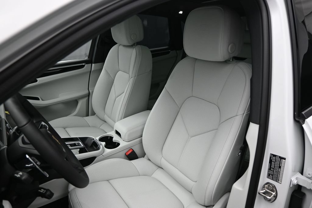 New 2026 Porsche Macan AWD/4WD image 6