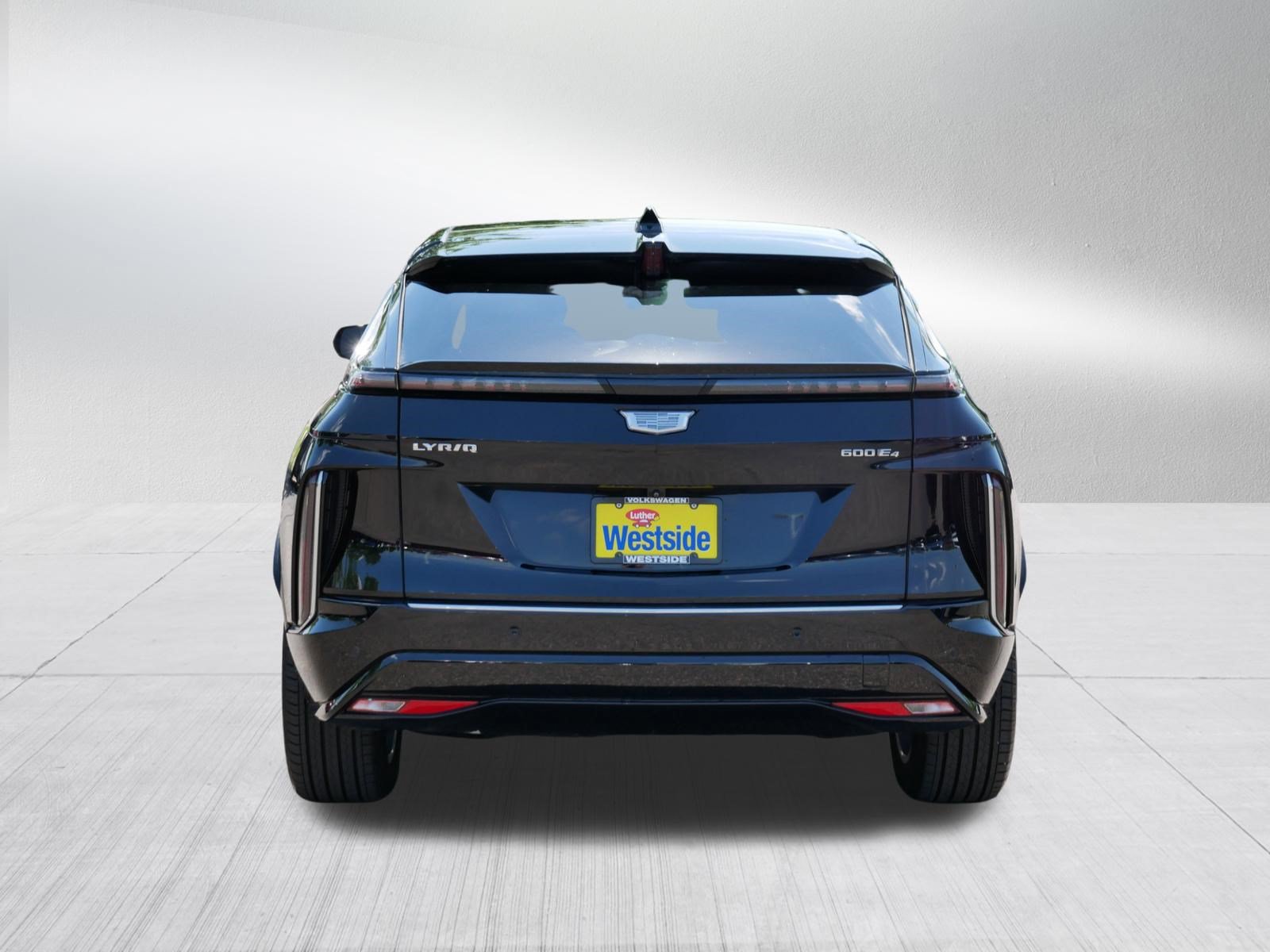 Used 2024 Cadillac Lyriq Luxury AWD/4WD image 6