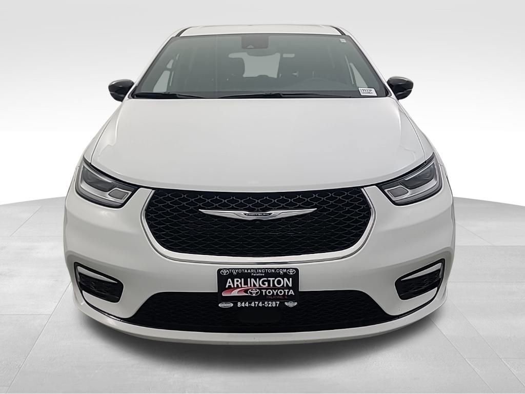 Used 2025 Chrysler Pacifica Select image 9