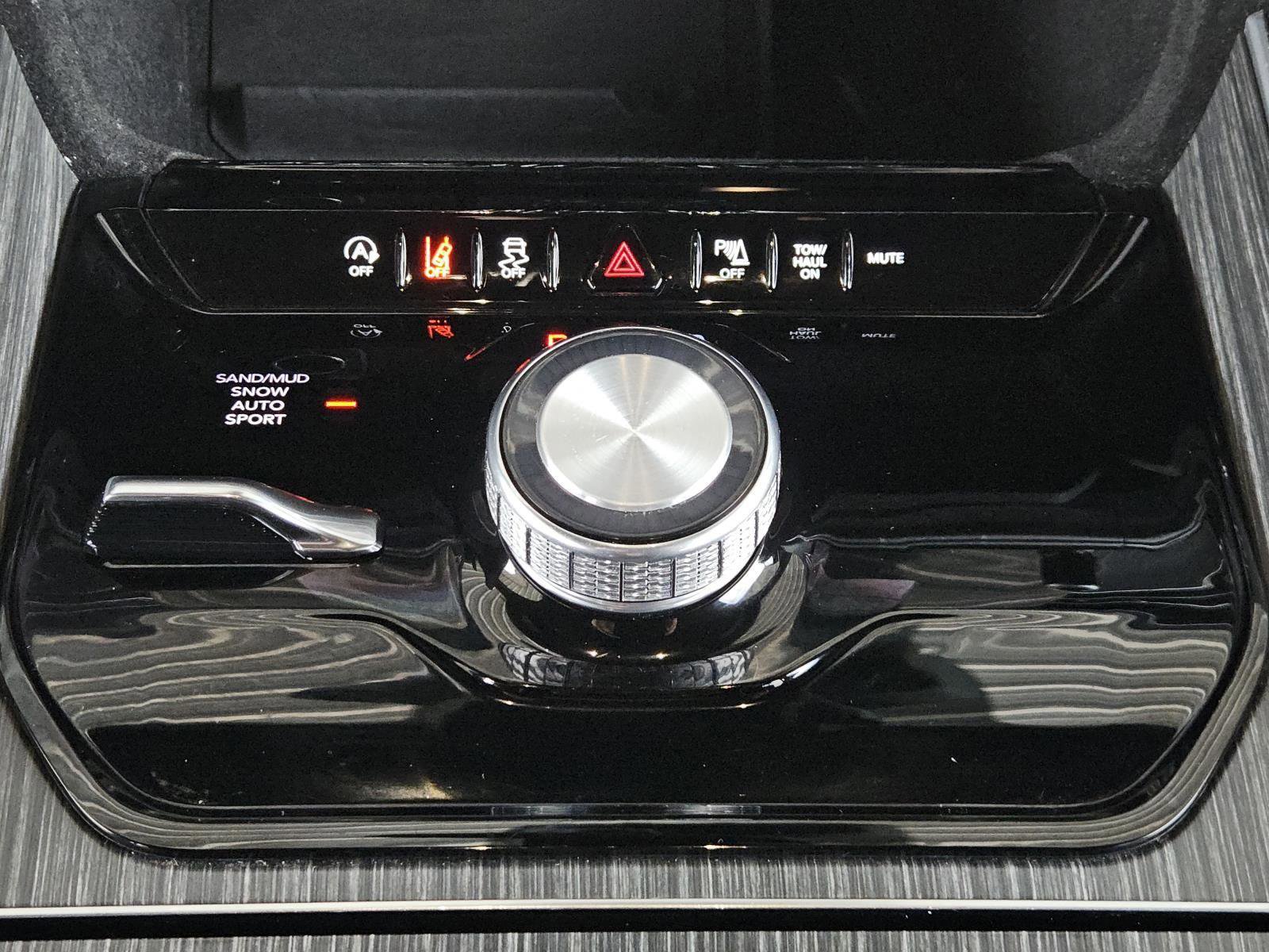 Used 2024 Jeep Wagoneer L Series II w/ Flexible Seating Group image 15