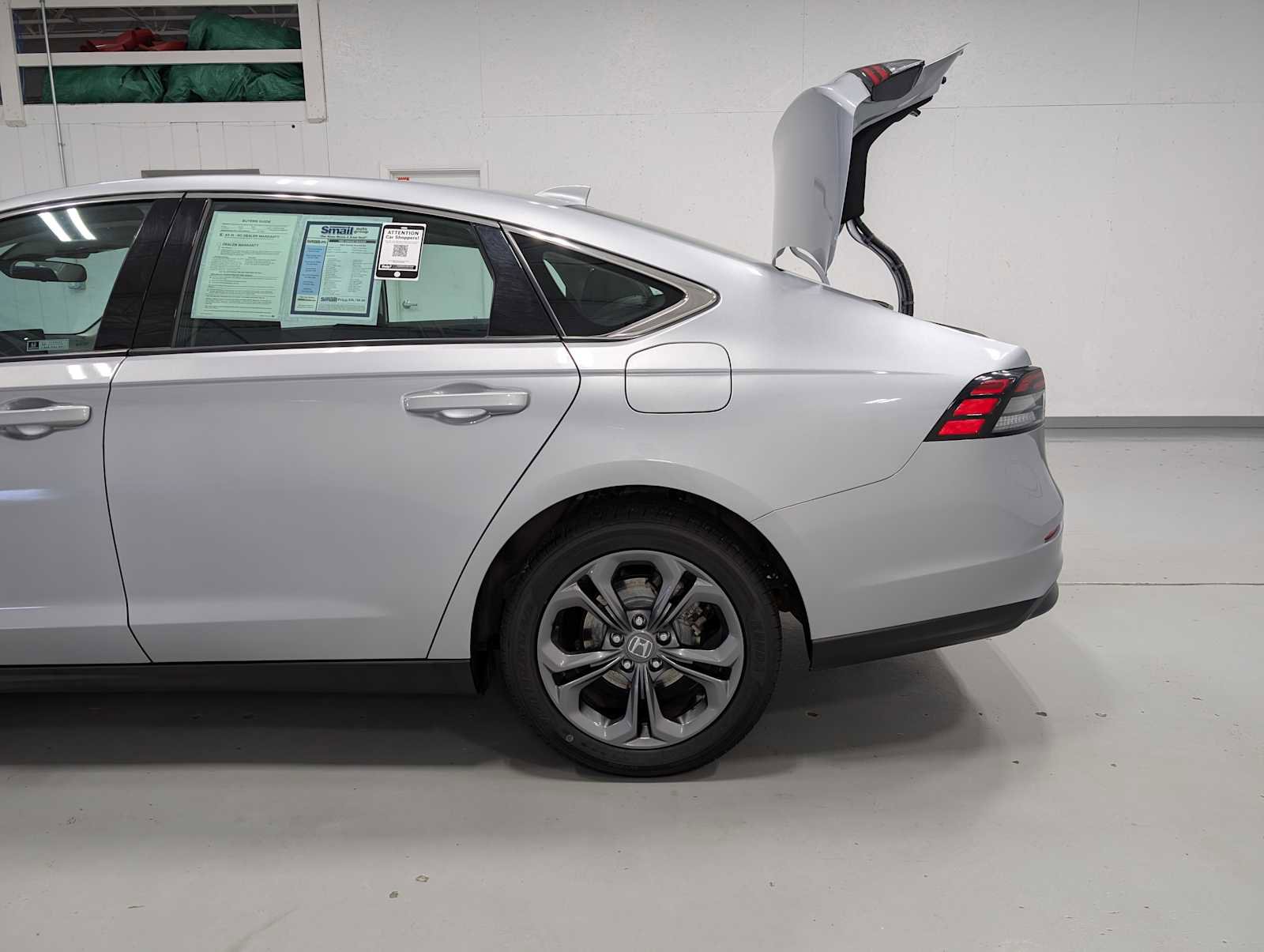 Used 2023 Honda Accord EX image 10