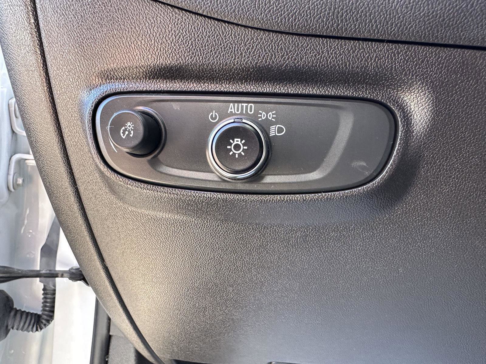 Used 2023 Chevrolet Equinox LT image 25