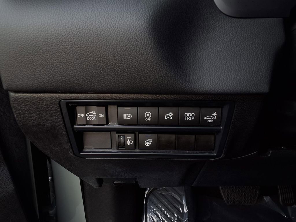 Used 2024 Toyota Tundra Limited AWD/4WD image 13