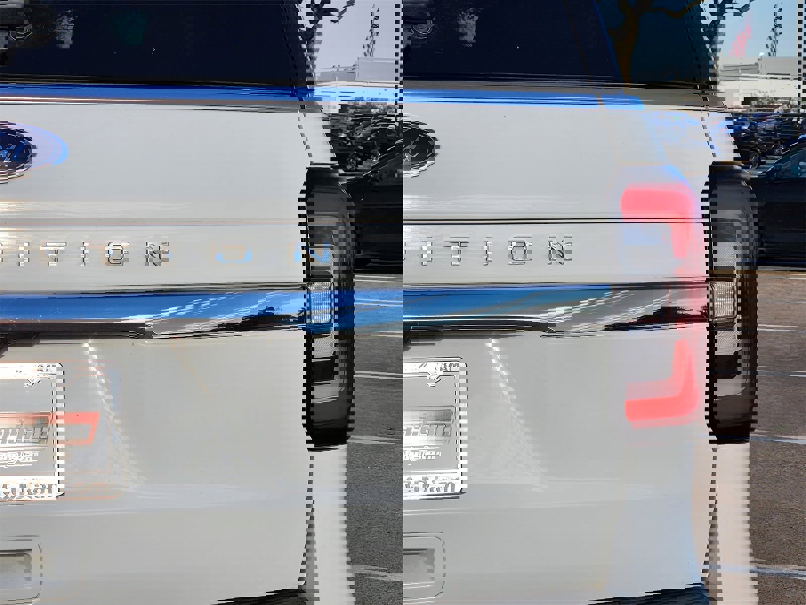 Used 2023 Ford Expedition Limited image 16