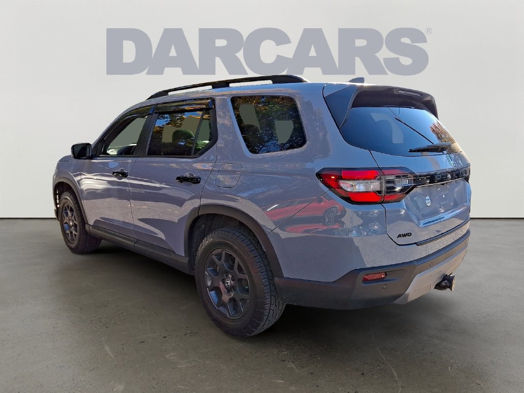 Used 2025 Honda Pilot TrailSport image 4