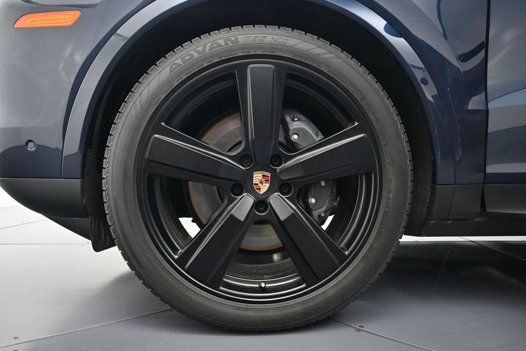 Certified 2025 Porsche Cayenne Coupe AWD/4WD image 40
