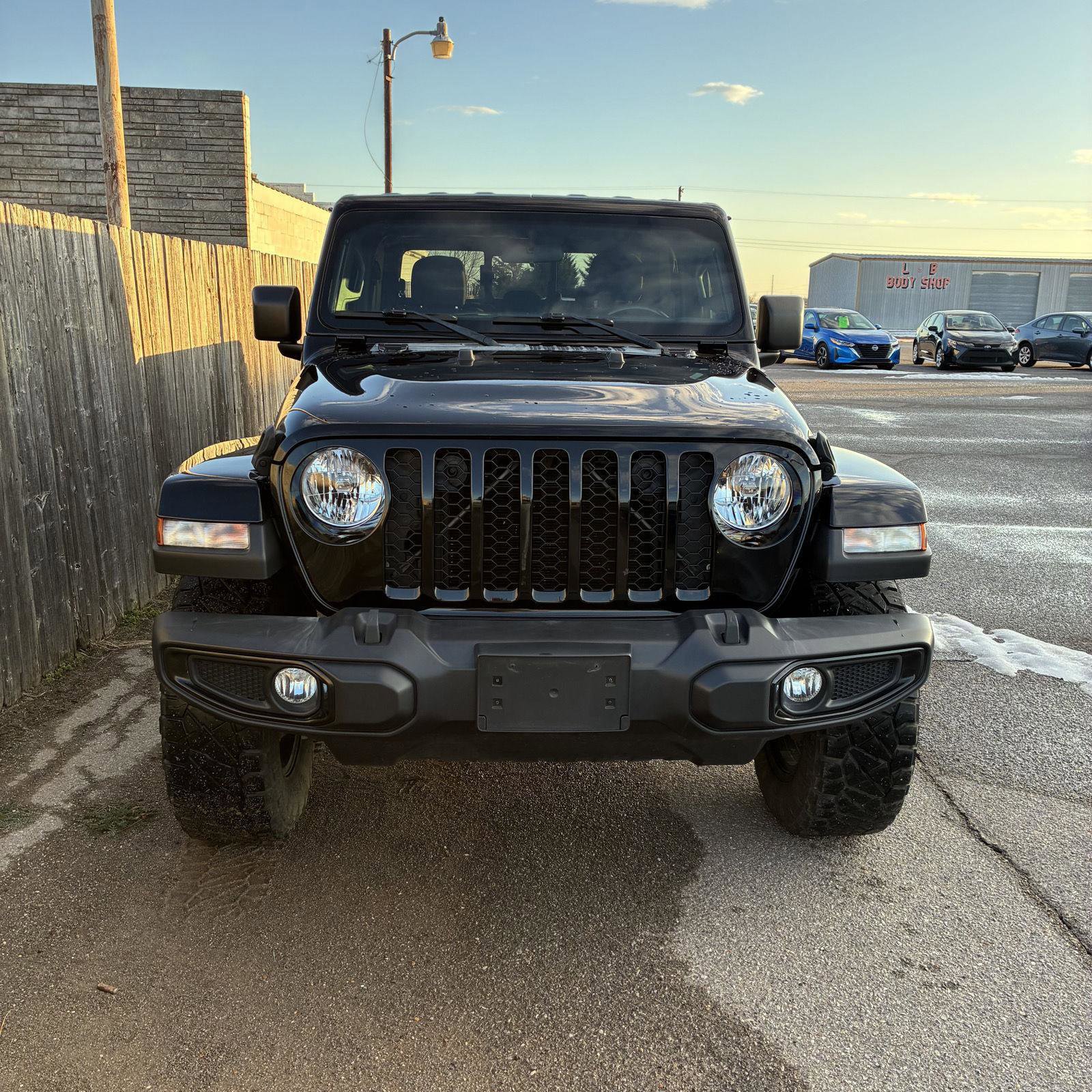 Used 2021 Jeep Gladiator Sport image 2
