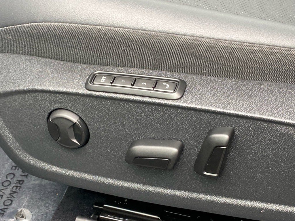 Certified 2022 Volkswagen ID.4 Pro S w/ Gradient Package image 11