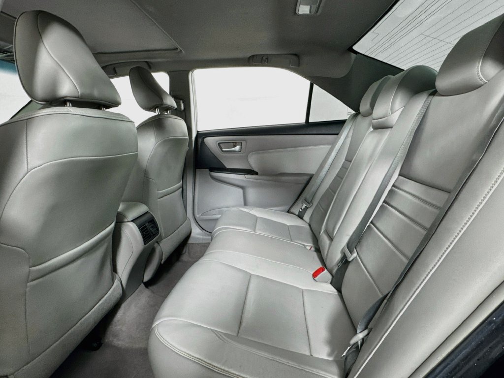 Used 2015 Toyota Camry XLE w/ Moonroof Package FWD image 11