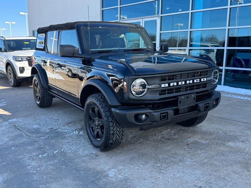 Used 2022 Ford Bronco Black Diamond image 2