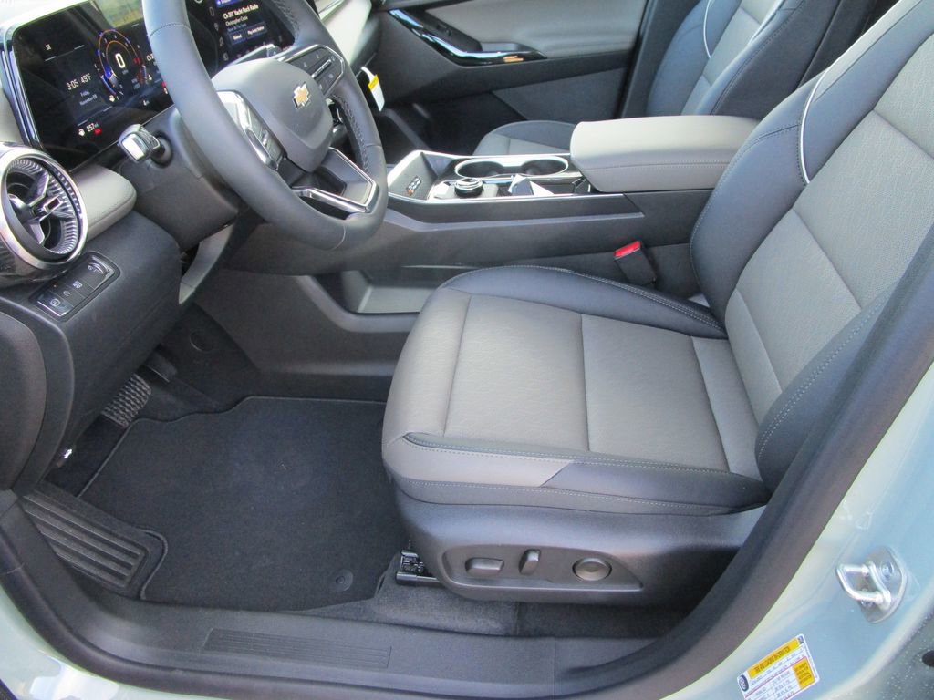 New 2026 Chevrolet Equinox LT w/ Convenience Package II FWD image 23