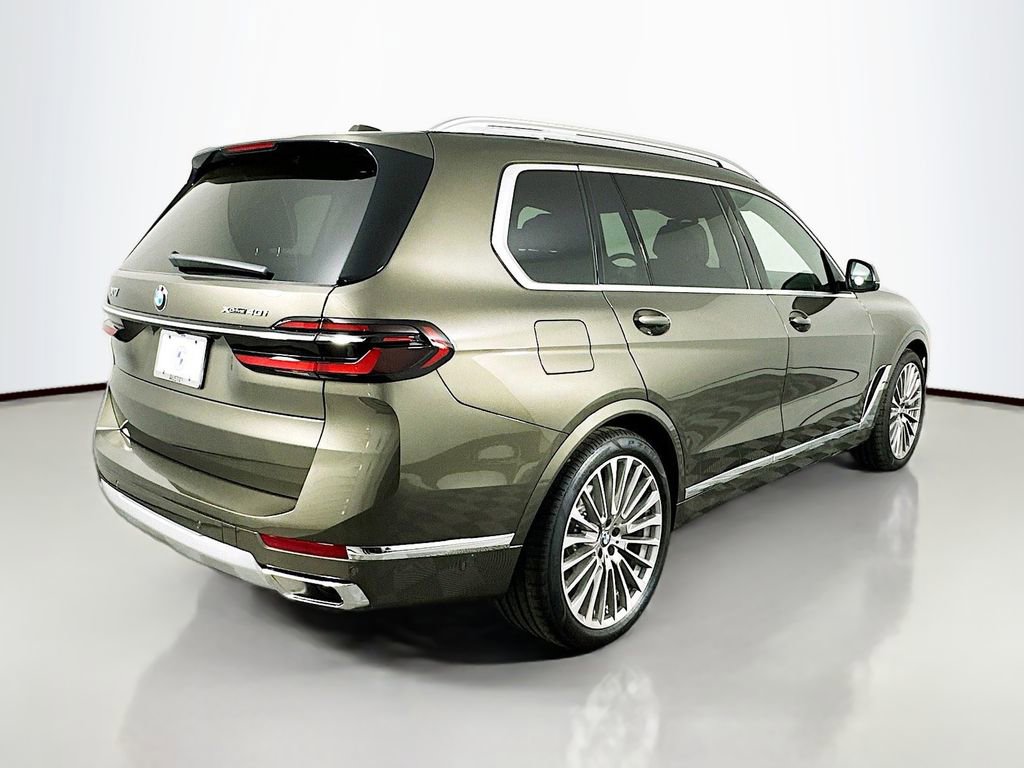 Used 2025 BMW X7 xDrive40i w/ Premium Package image 5