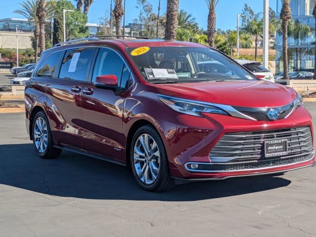 Used 2021 Toyota Sienna Platinum image 3
