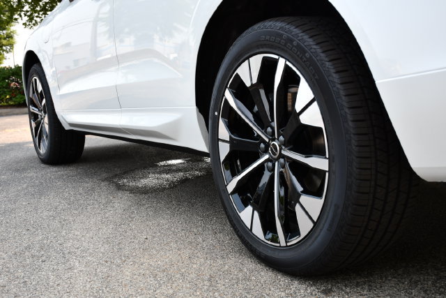 New 2026 Volvo XC60 T8 Plus w/ Climate Package PRO AWD/4WD image 9