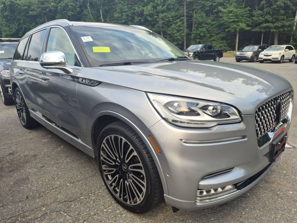 Used 2021 Lincoln Aviator Black Label AWD/4WD image 2