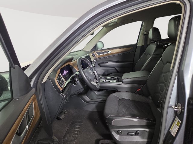 Used 2024 Volkswagen Atlas SE AWD/4WD image 12