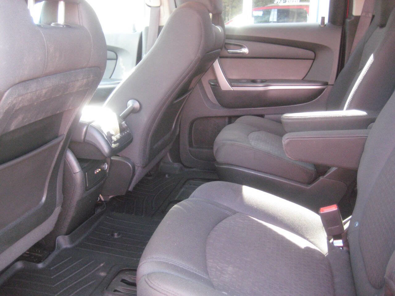 Used 2010 GMC Acadia SLE image 13