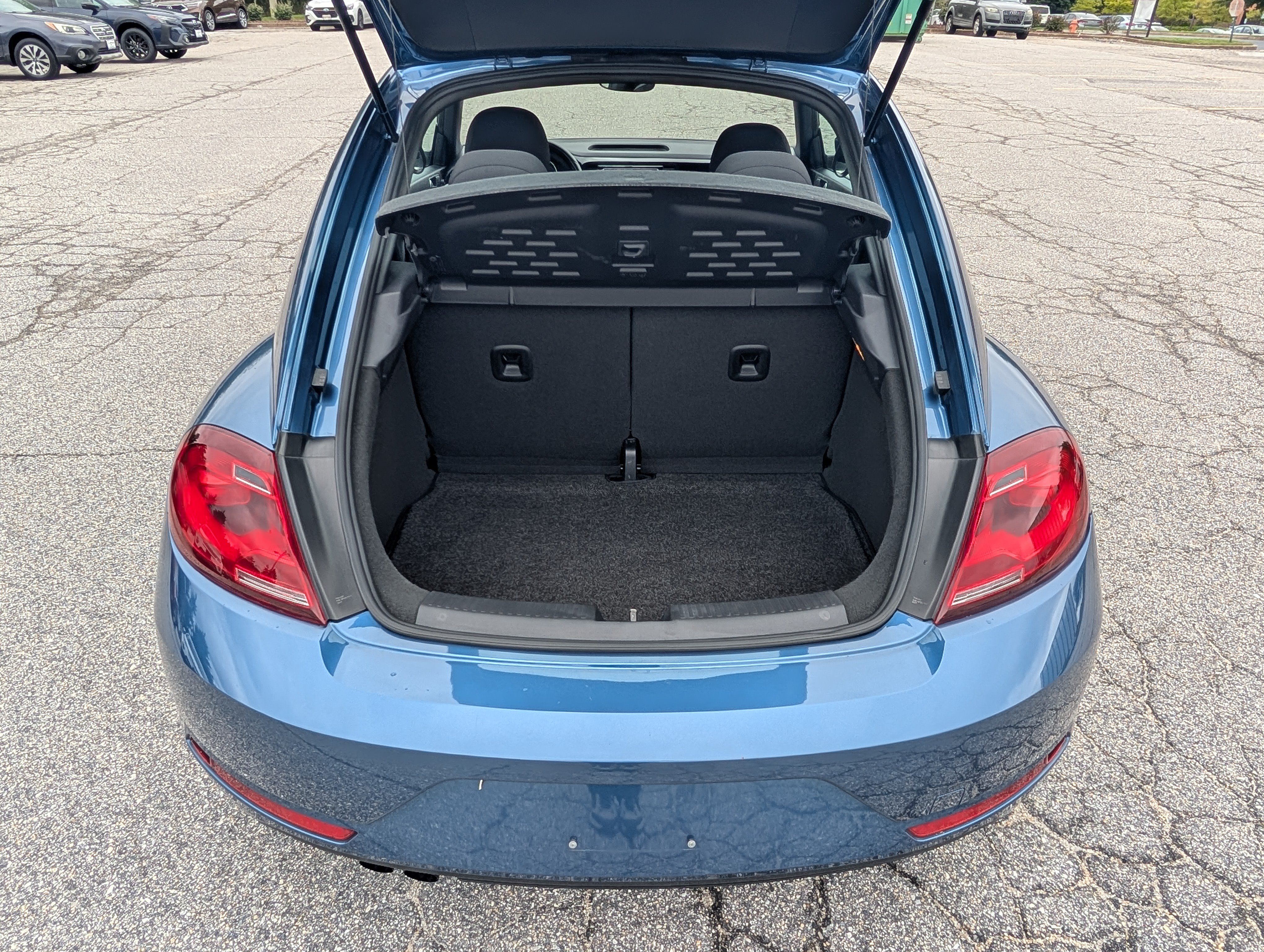 Used 2019 Volkswagen Beetle 2.0T S FWD image 13