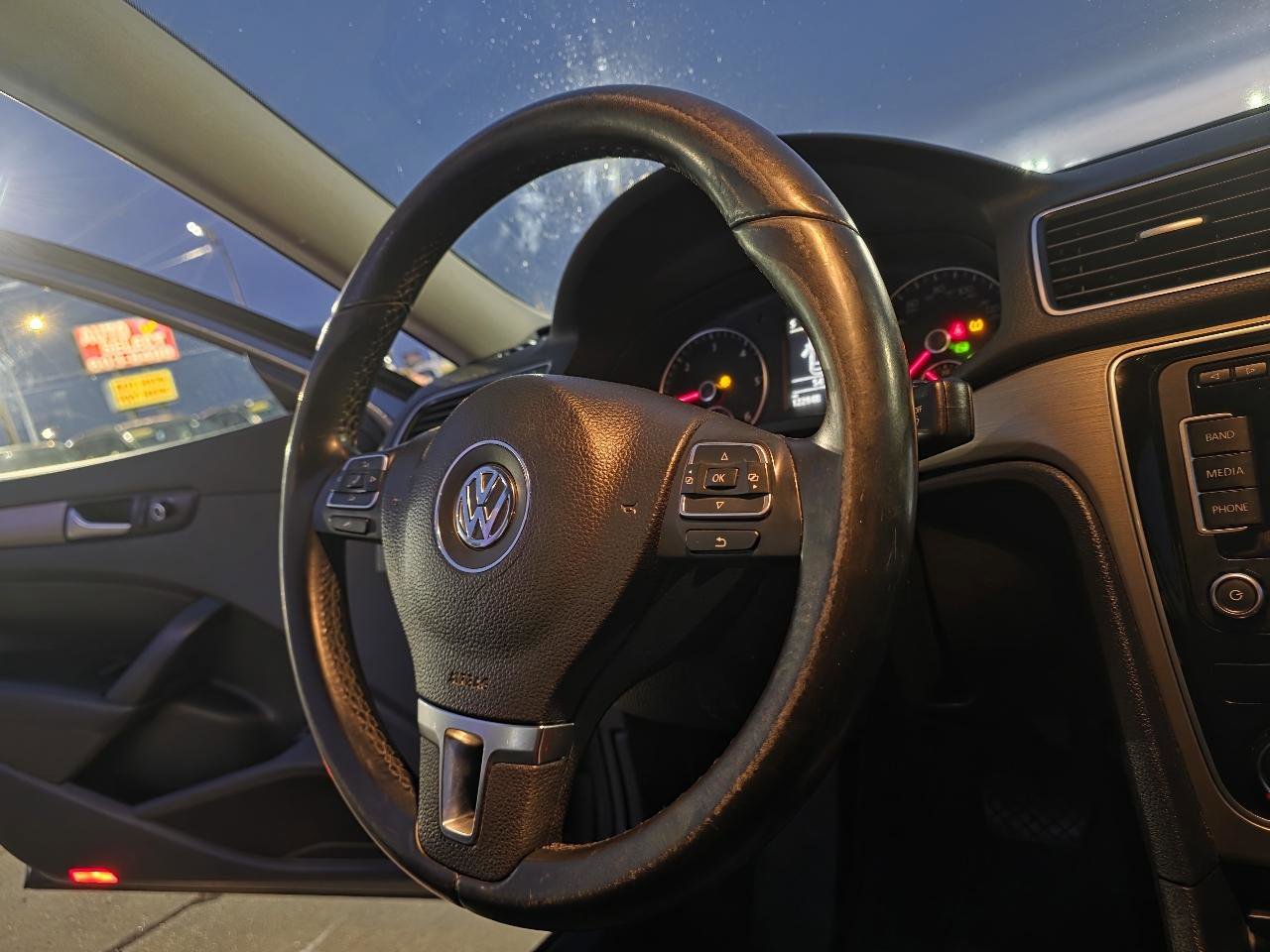 Used 2014 Volkswagen Passat TDI SE FWD image 13