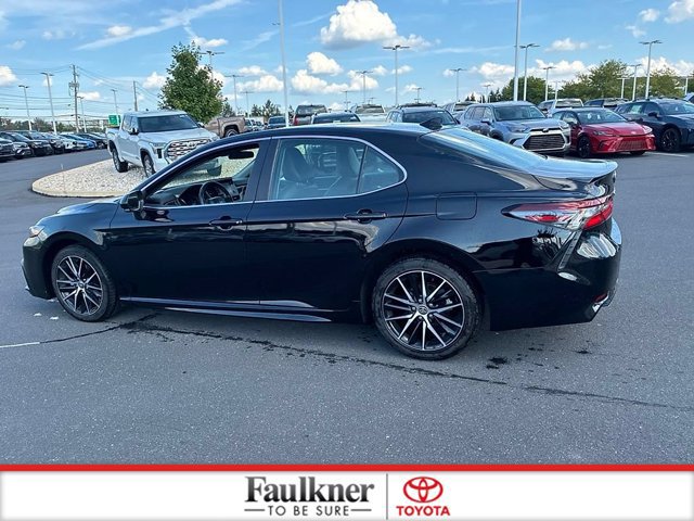 Used 2024 Toyota Camry SE FWD image 11
