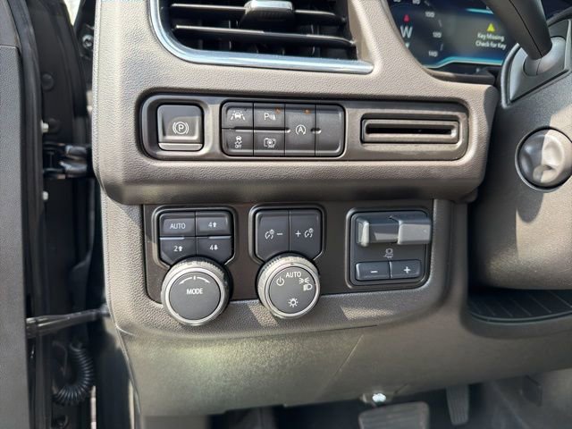 Used 2023 Chevrolet Suburban RST w/ Sport Performance Package AWD/4WD image 13