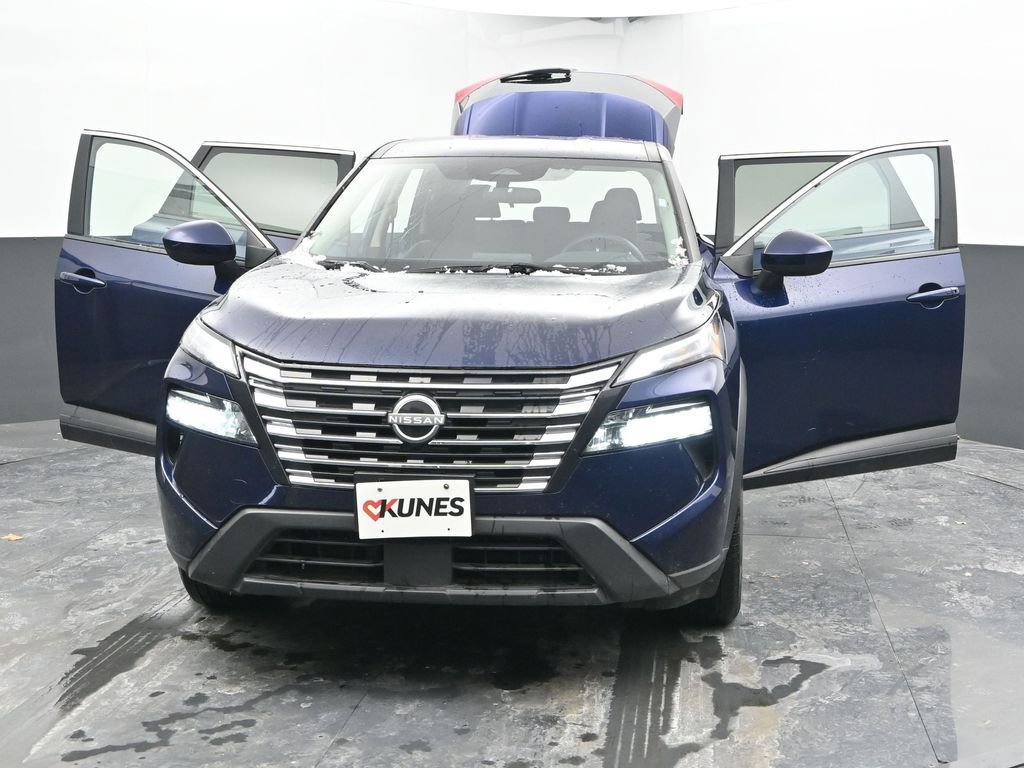 Used 2024 Nissan Rogue SV image 50
