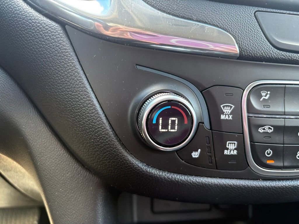 Used 2020 Chevrolet Equinox LT w/ Driver Convenience Package image 19