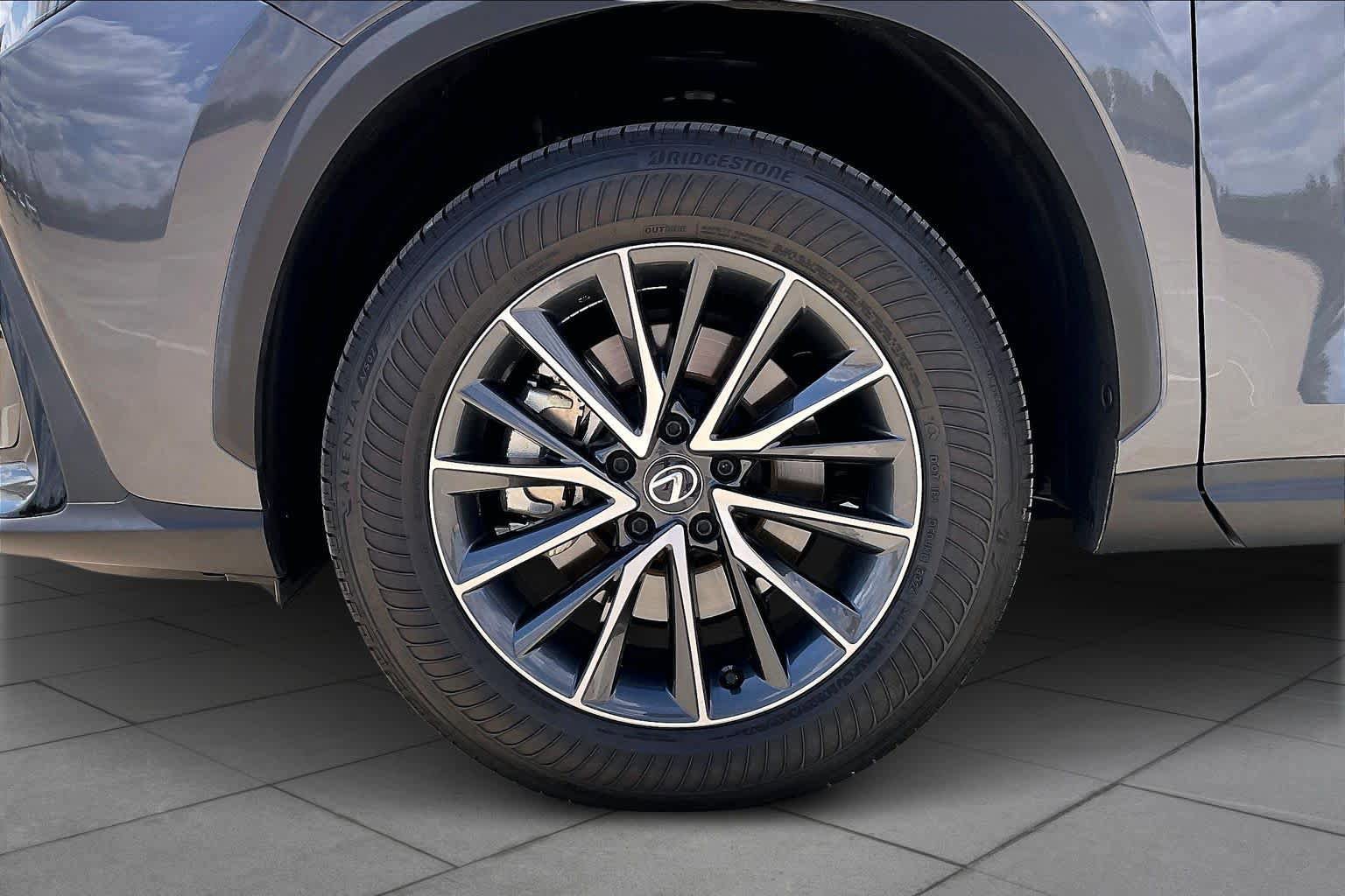 Used 2025 Lexus NX 250 FWD w/ Accessory Package (Z1) image 9