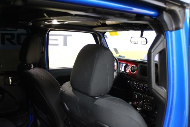 Used 2021 Jeep Wrangler Unlimited Rubicon w/ Cold Weather Group AWD/4WD image 10